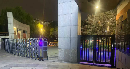 英龍智能 金剛1372-A+全手動(dòng)平開小門入駐福杭州景威實(shí)驗(yàn)學(xué)校